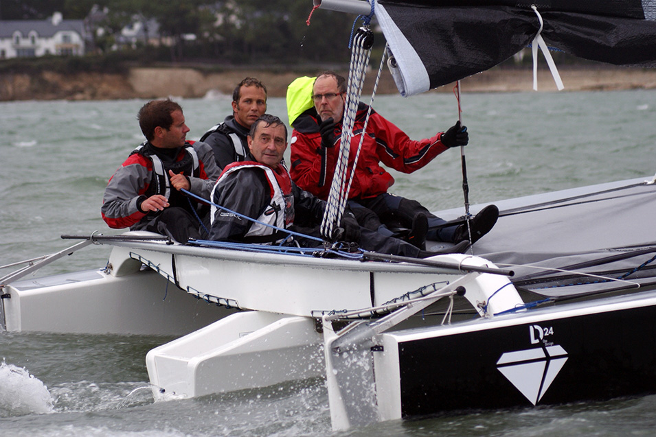 Essais du Diam 24 od : les étraves vont fumer en baie de Douarnenez !