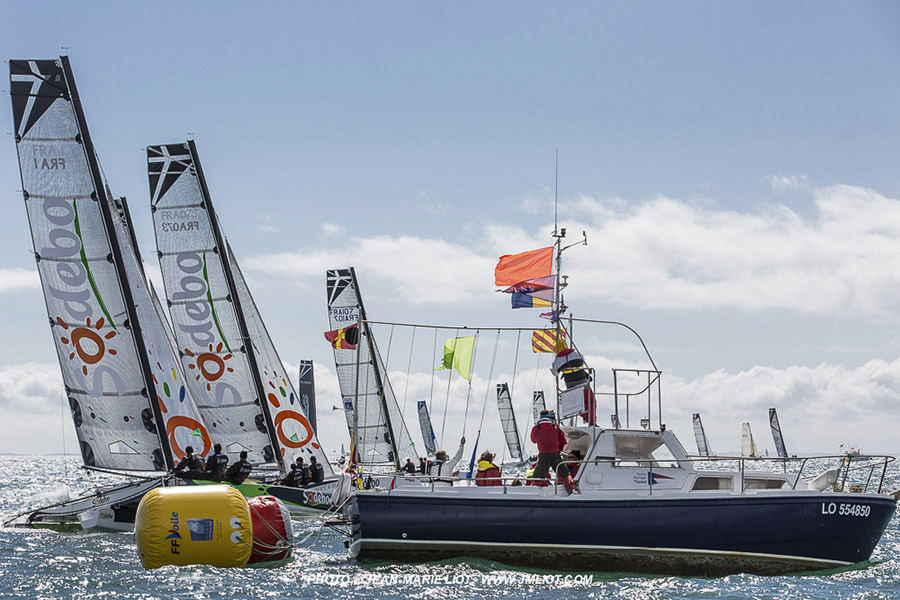 Vingt-deux Diam 24 au départ du Grand Prix de l'Ecole Navale